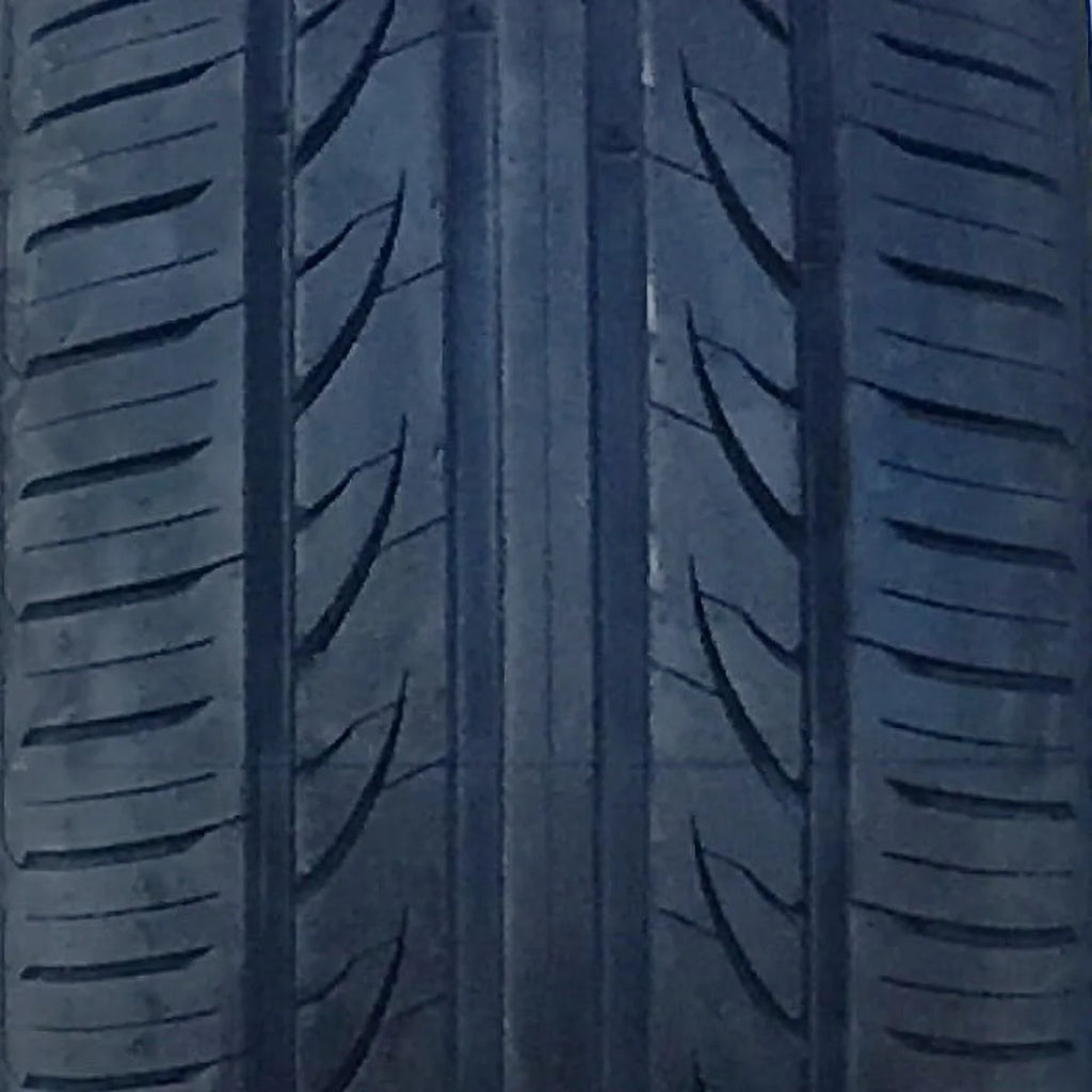 215/35ZR18 84W XL All Season Performance Tire J951821