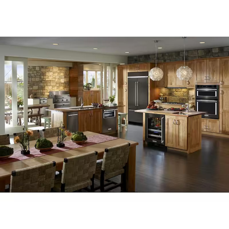 Built-In Ice Maker in PrintShield Black Stainless E3130