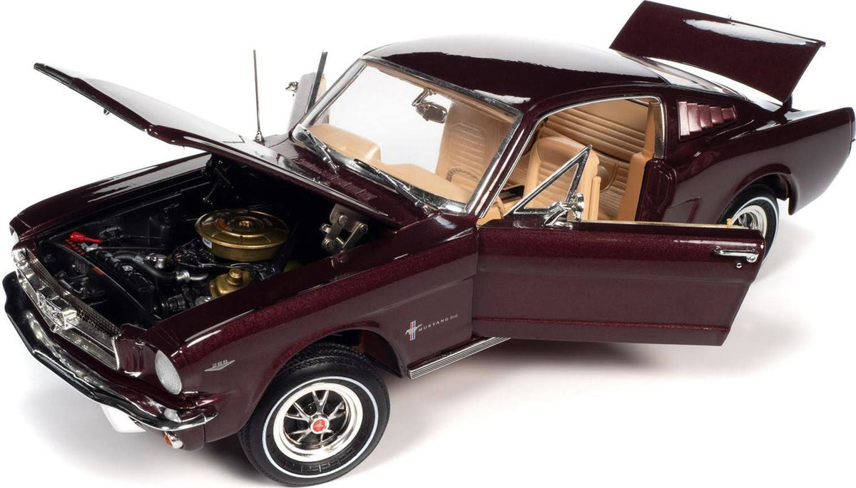 1:18 Scale 1965 Ford Mustang 2+2 Diecast Model D93078